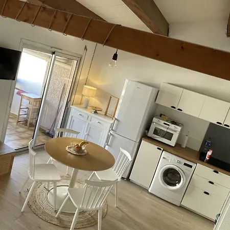 דירה With Balcony At The Foot Of The סן-מקסים